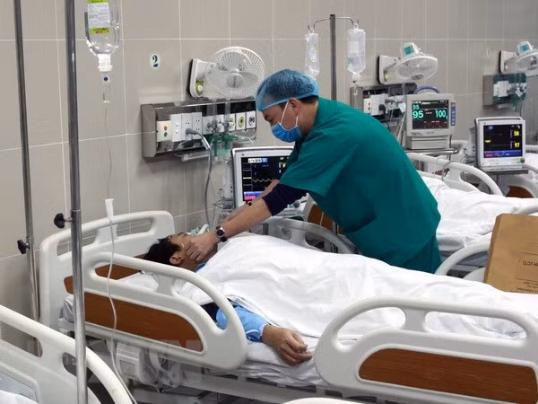 Tuyen bo yeu vo hang xom, ga dan ong bi cat dut 