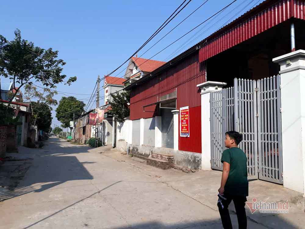 Ngoi lang san sat nha tien ty, nong dan xuat ngoai nhu di cho