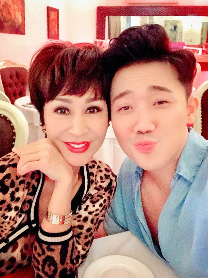 Ở lĩnh vực âm nhạc, danh hài Trấn Thành rất ngưỡng mộ nữ danh ca hải ngoại Khánh Hà. Giọng ca U70 sinh ra trong một gia đình có truyền thống nghệ thuật và các anh chị em ruột của bà đều là những danh ca nổi tiếng, tiêu biểu nhất phải kể đến người anh trai Tuấn Ngọc.