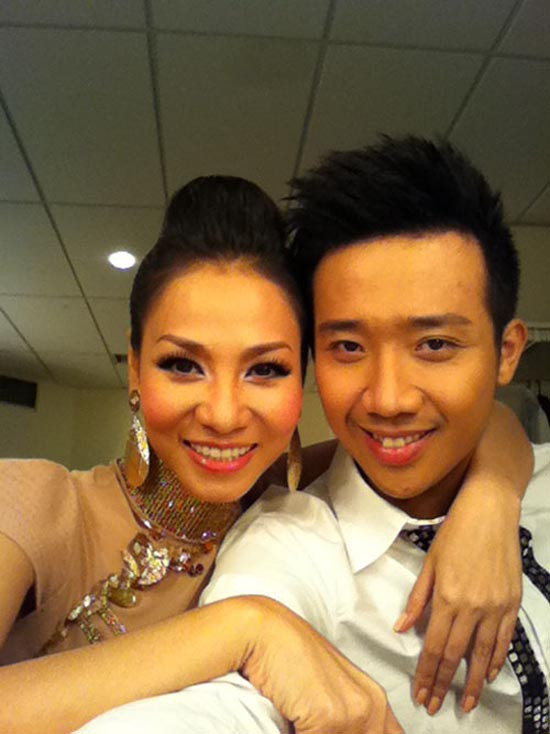 Được Trấn Thành hết lòng ngưỡng mộ còn có nữ ca sĩ Thu Minh, đã khoảng 20 năm qua. Danh hài từng bộc bạch: “Đây không chỉ là một người chị rất thương mà là một idol của tôi nữa. Còn nhớ những ngày đầu khi chỉ là một cậu sinh viên chân ướt chân ráo bước chân vào nghệ thuật, tôi cứ lẻn ra phía sau hậu trường của các phòng trà để nghe chị Thu Minh hát”.