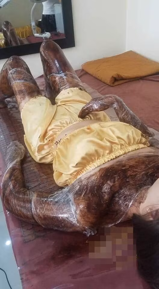 Man tam trang khien dan mang khiep via cua gai tre