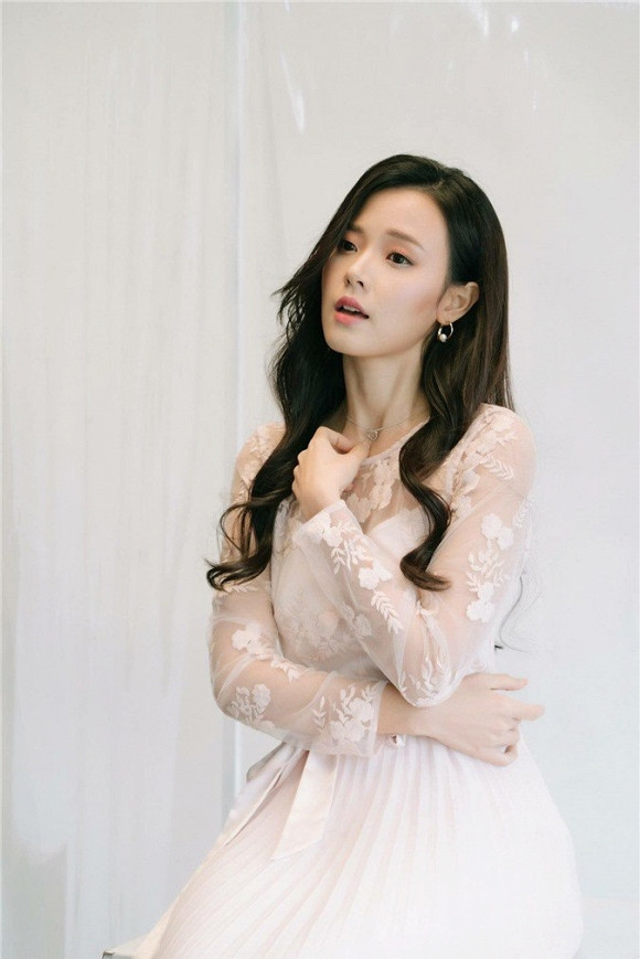 Midu dang anh xinh xan thuo be, Quoc Truong lien hanh dong la-Hinh-3