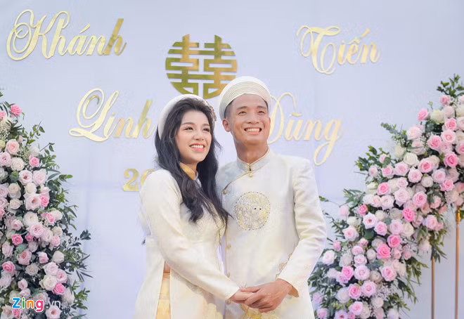 Bui Tien Dung au yem goi Khanh Linh la vo sau le an hoi