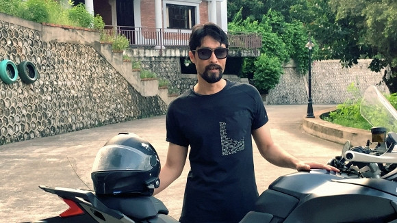 Hoi xuan, Johnny Tri Nguyen da lay lai phong do nhan sac-Hinh-3