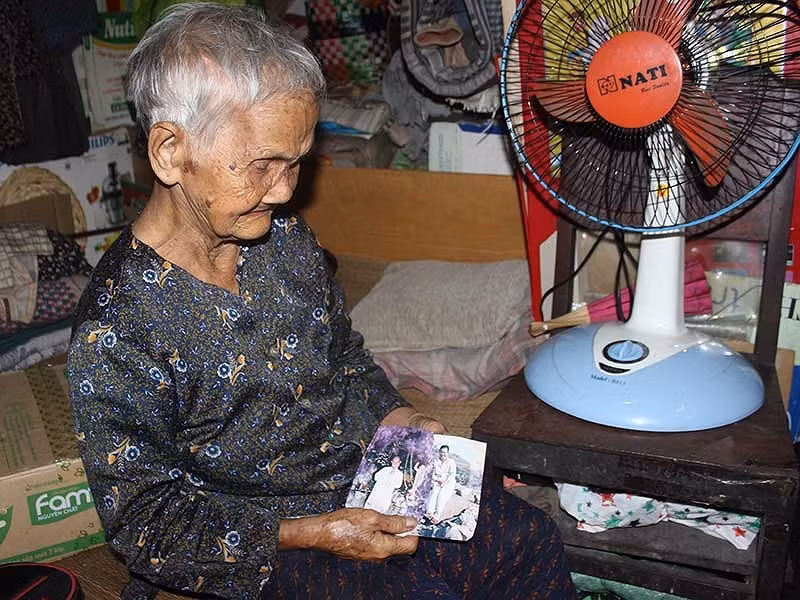 Cu ba 84 tuoi moi mon noi goc vuon tim con gai di lac