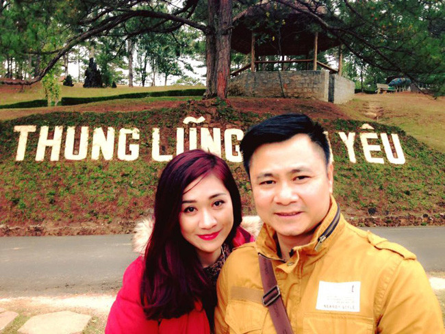 Nghệ sĩ Tự Long được yêu mến qua những vai diễn hài vừa dí dỏm vừa sâu cay. Anh khá kín tiếng trong chuyện đời tư vì bà xã không hoạt động trong làng giải trí showbiz. Bà xã hiện tại của nghệ sĩ Tự Long được khen ngợi về nhan sắc. Cả hai có một người con chung. Trước đây Tự Long từng trải qua một cuộc hôn nhân.