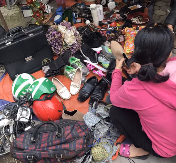 Nhiều đồ cũ được nhiều người quan tâm.