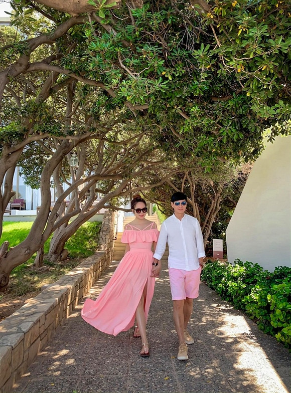 Lý Hải - Minh Hà cứ như cặp đôi mới cưới đang đi tận hưởng kỳ trăng mật.