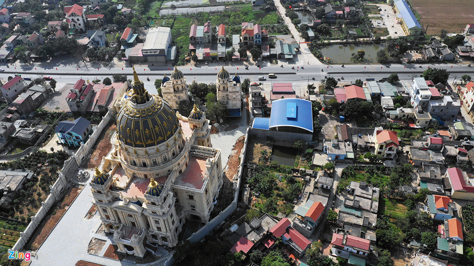 Mảnh đất rộng hơn 2.000 m2 trong đó mặt tiền dài khoảng 60 m chính là mặt của quốc lộ 1.