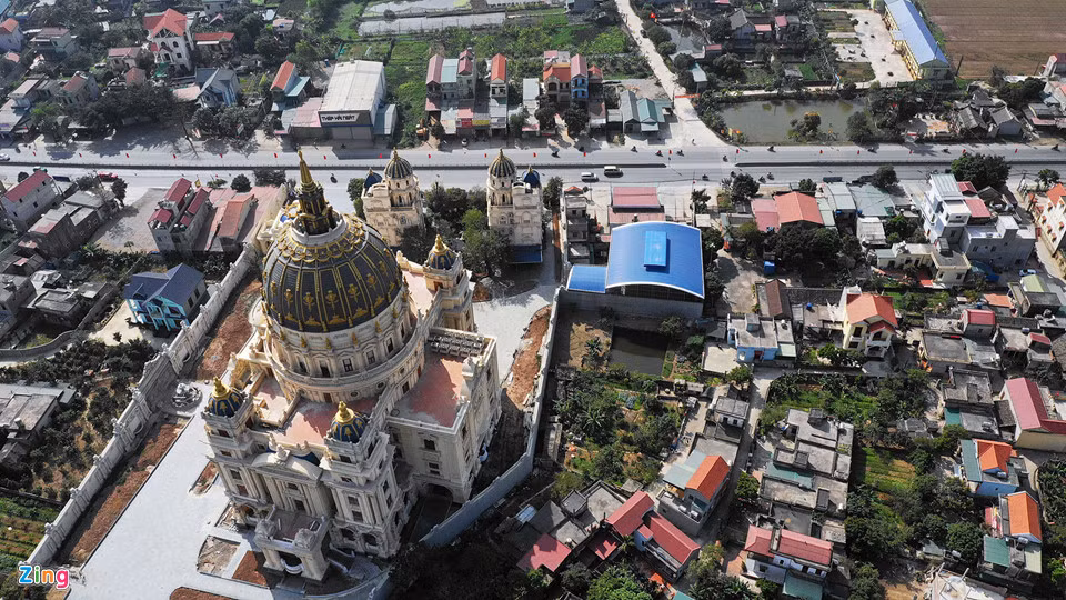 Mảnh đất rộng hơn 2.000 m2 trong đó mặt tiền dài khoảng 60 m chính là mặt của quốc lộ 1.