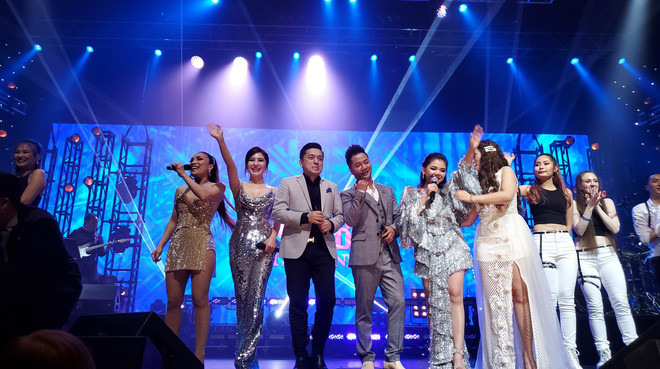 Huong Tram nhan show o My de kiem tien dong hoc phi