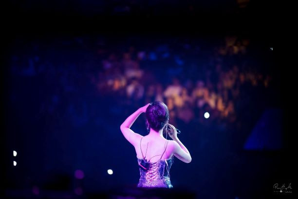 Huong Tram nhan show o My de kiem tien dong hoc phi-Hinh-2