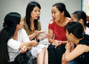 Mung cuoi chau chong chuc trieu, nha chong phan ung choang vang