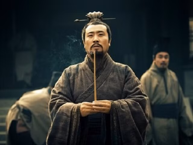 4 Hoang de TQ xuat than ngheo hen, tay trang lam nen dai nghiep-Hinh-2