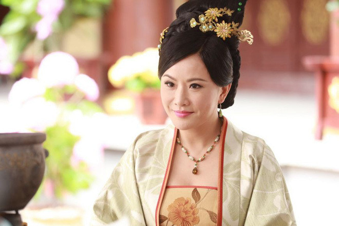 Cùng với sự xuống dốc của dòng phim 18+ tại Hong Kong, Trương Văn Từ đành phải quay lại với dòng phim truyền hình nhưng chỉ toàn vai phụ và không để lại được ấn tượng. Giữa năm 2018, khi trở lại đóng bộ phim "Thâm cung kế" cho đài TVB, Văn Từ tâm sự tám năm qua không hẹn hò ai, tự tìm niềm vui trong công việc. Theo cô, phần lớn đàn ông theo đuổi mình đều là người không tốt. Dần dần, nữ diễn viên hài lòng với cuộc sống độc thân.