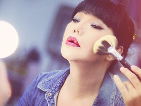 Cindy Thai Tai gay soc khi dung tu 