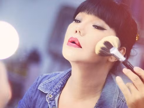 Cindy Thai Tai gay soc khi dung tu 