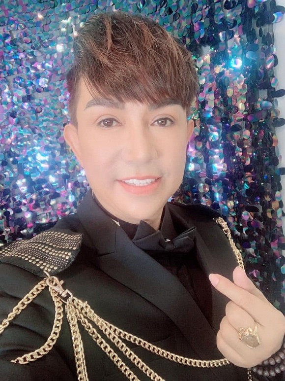 Long Nhat bat ngo xuat hien voi guong mat khac la