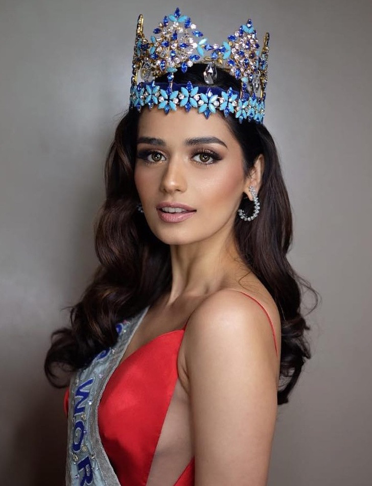 Được đánh giá cao từ những vòng đầu tiên, đại diện Ấn Độ, Manushi Chhillar đã đăng quang cuộc thi Hoa hậu Thế giới 2017. Cô sinh năm 1997 và đang là sinh viên ngành y.