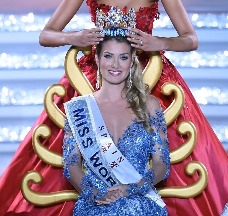 Xuất sắc vượt qua 113 người đẹp đến từ khắp nơi trên thế giới, đại diện của Tây Ban Nha – người đẹp Mireia Lalaguna đã trở thành Hoa hậu Thế giới 2015. Ở thời điểm đăng quang,Mireia Lalaguna 23 tuổi với chiều cao lý tưởng 1m77. Cô sở hữu gương mặt xinh đẹp, các đường nét thanh tú và đặc biệt là đôi mắt hút hồn.