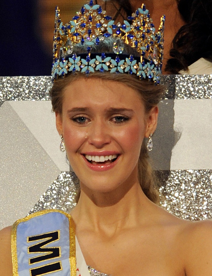 Năm 2010, người đẹp Mỹ Alexandria Mills được xướng danh lên ngôi Hoa hậu Thế giới đúng dịp sinh nhật 60 tuổi của cuộc thi nhan sắc này.