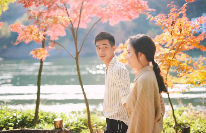 Bi ep di xem mat, co gai bat ngo yeu va cuoi duoc crush nam 15 tuoi-Hinh-2