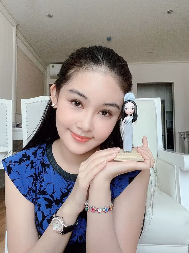 Le Au Ngan Anh ngay cang len hang nhan sac hau scandal 