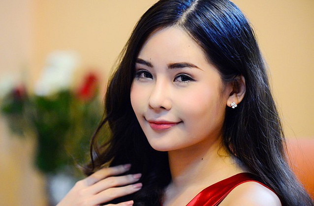 Le Au Ngan Anh ngay cang len hang nhan sac hau scandal 