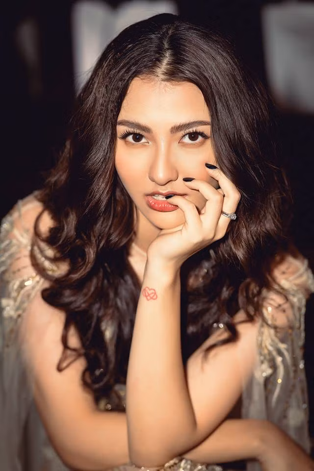 Hong Que dang status tam trang sau khi an y bi 