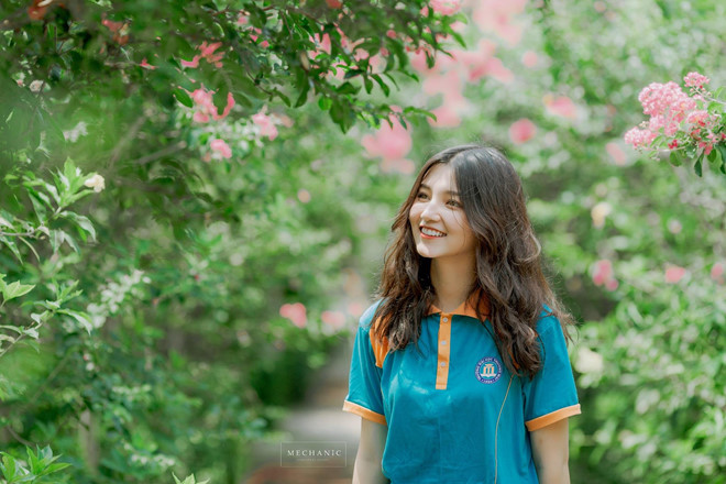 Xon xao ve dep nu sinh Thuong mai thuong bi nham la gai lai Tay