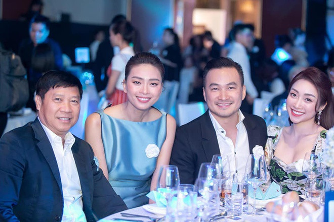 Bạn gái của Chi Bảo kinh doanh lĩnh vực làm đẹp. cô sinh ra trong gia đình có truyền thống kinh doanh ở thủ đô. Từ khi 16 tuổi, cô đã được mẹ dẫn dắt đầu tư. Lý Thùy Chang cũng có mối quan hệ với nhiều nghệ sĩ trong showbiz Việt Giáng My, Đỗ Mỹ Linh, Nhật Kim Anh... Nhan sắc của bạn gái Chi Bảo được nhận xét không hề thua kém các người đẹp trong showbiz.