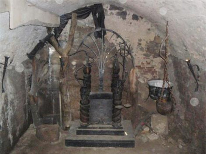 Lich su den toi cua loat lau dai ma am noi tieng nhat-Hinh-2