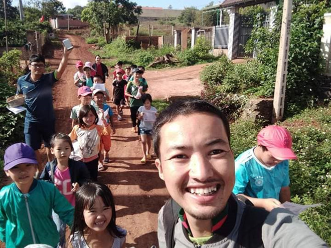 9X mac ung thu ve que mo lop hoc mien phi o Dak Lak