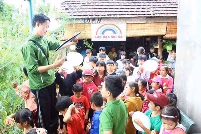 9X mac ung thu ve que mo lop hoc mien phi o Dak Lak-Hinh-3