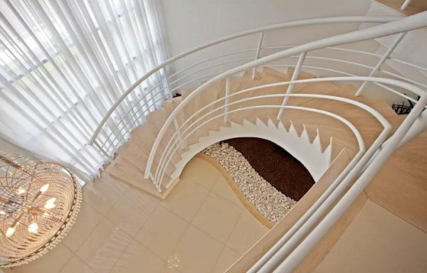 De tan gia bai san vi pham sai lam phong thuy cau thang nay-Hinh-2