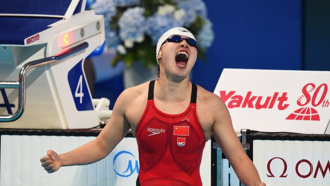 Nu van dong vien lam the nao khi ngay thi dau gap 'den do'?