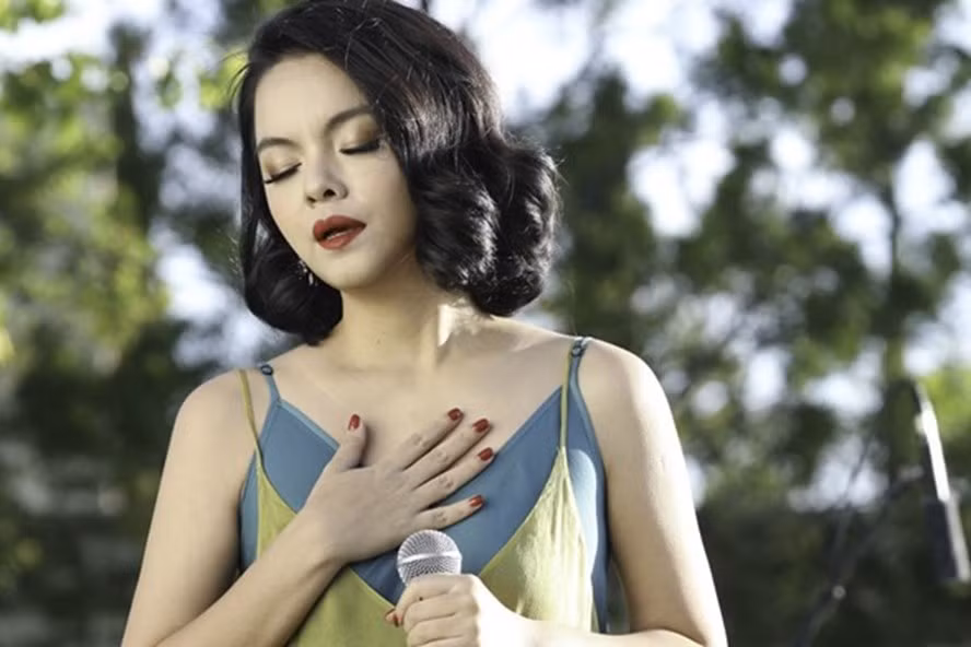 Pham Quynh Anh mat vali khi di chuyen tu My ve Viet Nam