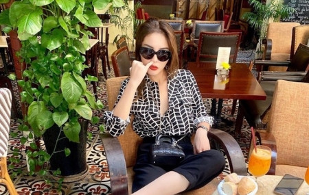 Ky Duyen dien ao thun in hinh em be ngoay mui de 'troll' ca the gioi