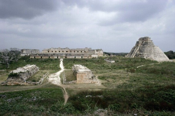 Người Maya thường hiến tế trên đỉnh của kim tự tháp.