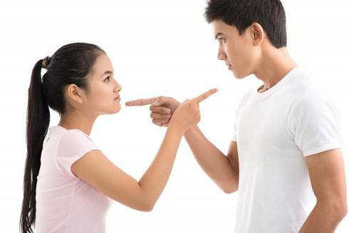 Sau 5 nam ruong ray vo con, chong quay lai cung loi noi soc