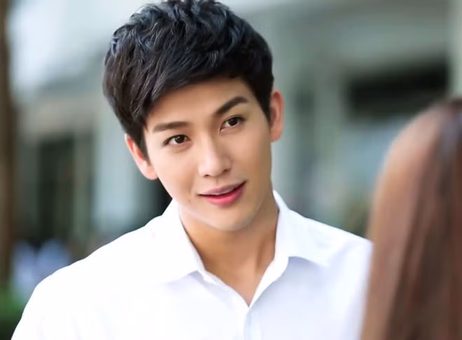 Nhà tôi nổi sóng giận dữ ngay khi nhìn thấy vợ tương lai của anh trai Nha toi noi song gian du ngay khi nhin thay vo tuong lai cua anh trai