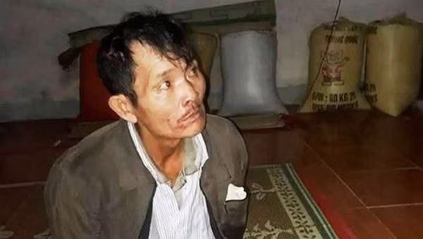 Vi Đình Hoa định ăn lá ngón tự tử nhưng được ngăn kịp thời.