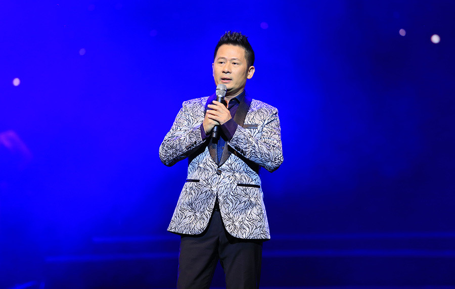 Bằng Kiều cũng tự nhận mình ca sĩ khôn khi biết chọn bài cho mỗi liveshow ca nhạc vì anh hiểu khán giả hay thích nghe bài cũ đôi khi họ bỏ tiền ra mua chỉ vì muốn nghe một ca khúc quen mà ca sĩ hát bài mới tinh không liên quan dễ khiến họ suy sụp, sụp đổ. Có lẽ vì vậy mà trong liveshow "Nơi mùa thu bắt đầu", nam ca sĩ đã hát chủ yếu các bài đã gắn với tên tuổi của mình như: Trái tim bên lề, Thu hát cho người.... Duy nhất có một ca khúc mới tinh anh chọn cover lại đó là "Cảm ơn con nhé" - ca khúc đang gây hot trong bộ phim "Về nhà đi con".