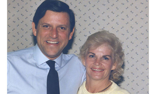 Ngoi biet thu dam mau cua cap vo chong ty phu: Cai chet kinh hoang