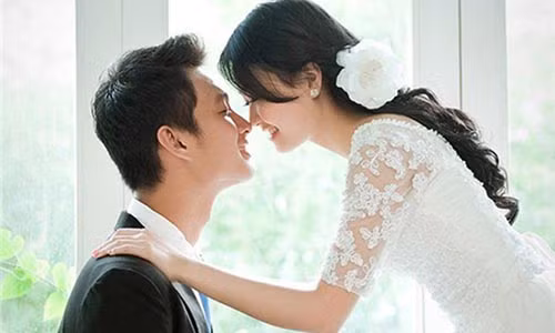 Co dau buc xuc vi 3 vi khach di an cuoi bo chung phong bi 200.000