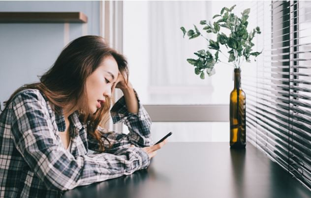 Chồng nhắn tin cho bồ “Anh ly thân rồi" bị vợ chơi chiêu hiểm Chong nhan tin cho bo “Anh ly than roi