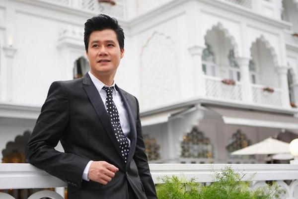 Hiện tại, ở tuổi 44, dù vẫn sở hữu vẻ ngoài điển trai thu hút cùng khối tài sản kếch xù với biệt thự và xế hộp cao cấp nhưng Quang Dũng vẫn chọn sống một mình mặc cho những “bóng hồng” từng bước qua cuộc đời anh đã có “bến đỗ hạnh phúc” riêng.