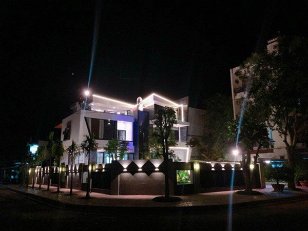 Nam diễn viên hào hứng chia sẻ về nơi đi về vừa mới hoàn thiện: "Đó là ước mơ của tôi. Và đó không phải là giấc mơ các bạn à. Cảm ơn cuộc đời, cảm ơn điện ảnh... và cảm ơn tất cả".