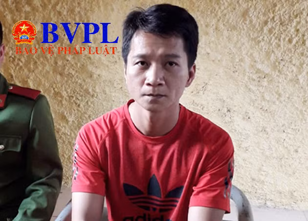 Đối tượng Vương Văn Hùng bị bắt đầu tiên. Hùng vào trại tỏ ra khá hơn vì không lên cơn vật ma túy.