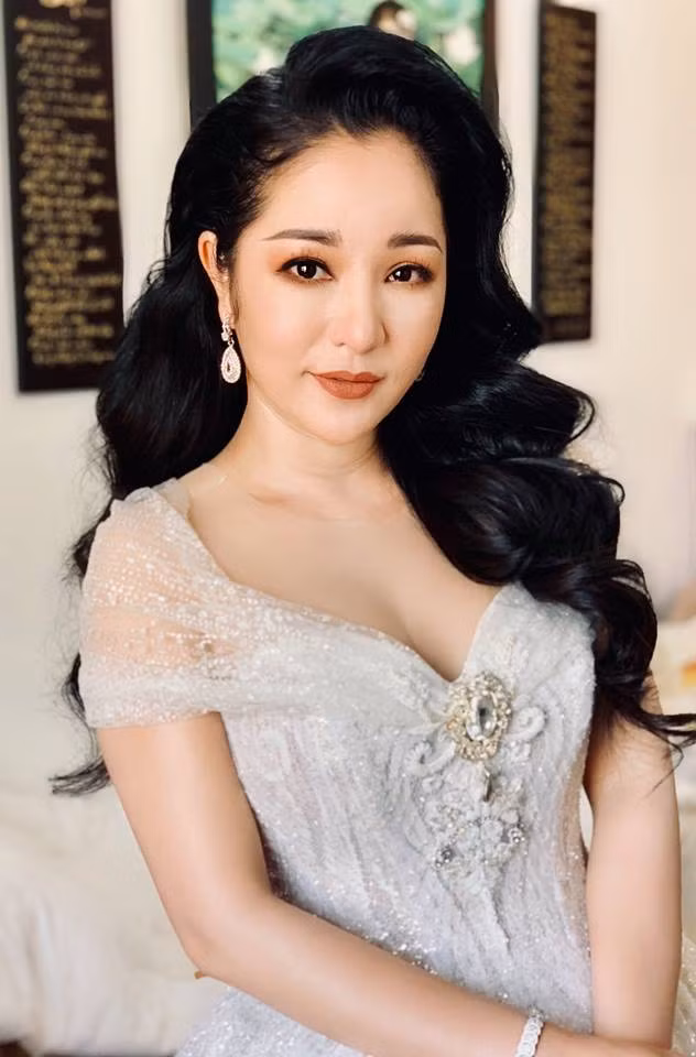 Thuy Nga lo than hinh 